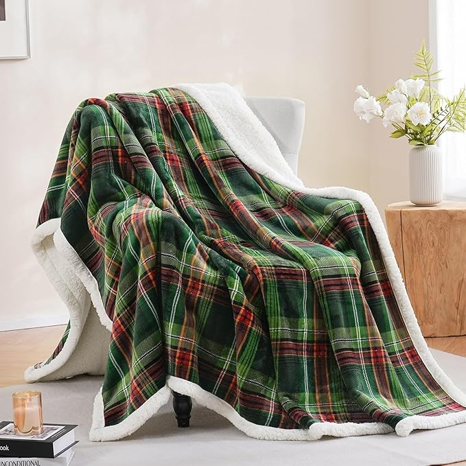 PU MEI Sherpa Fleece Throw Blanket 60" x 80" Reversible Plush Fluffy Large Big Blanket Lattice Flannel Blankets for All Season Use, Chrismas Green